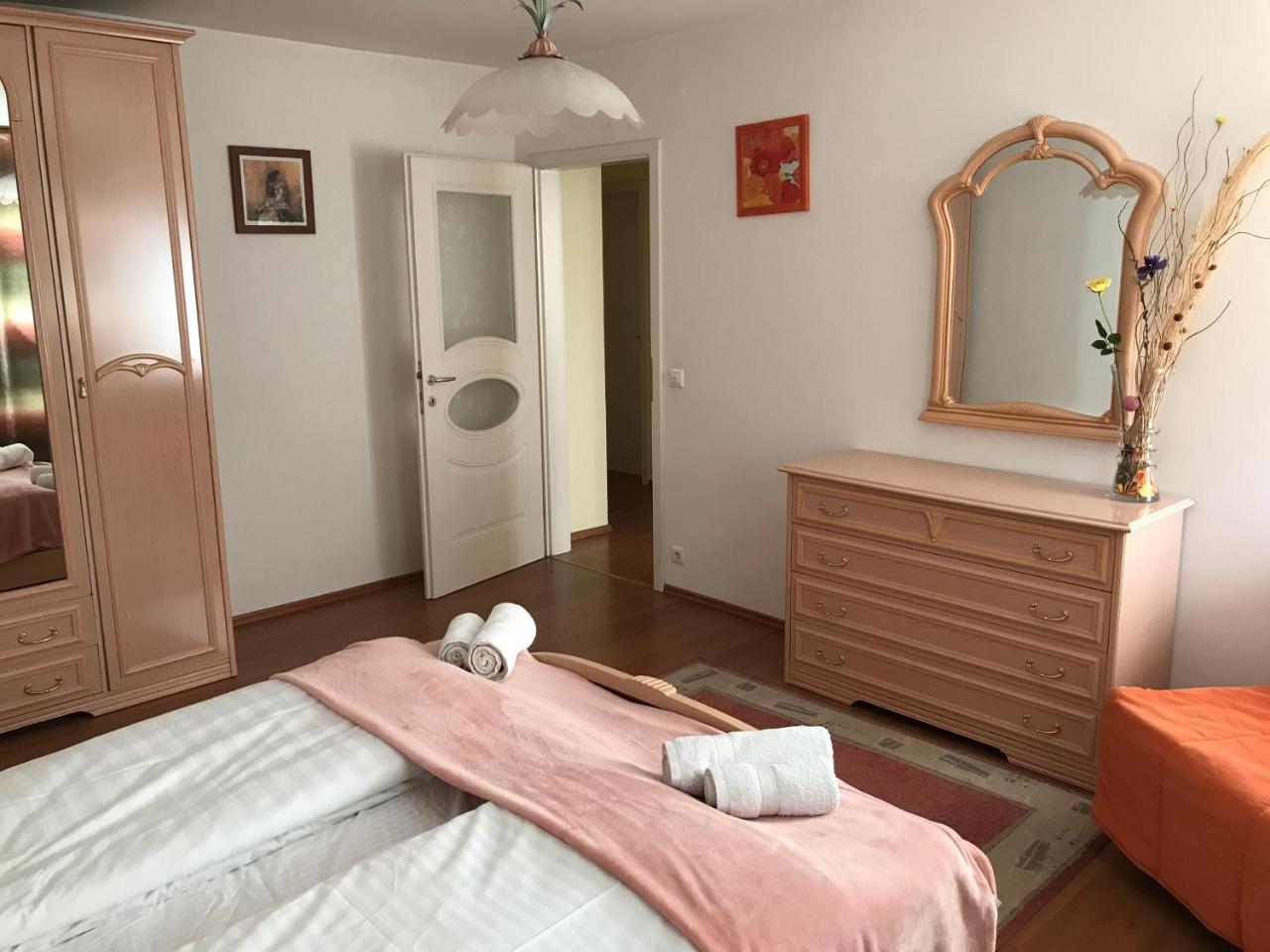 Lotusz Apartments In Mestecǎneşti Exterior foto